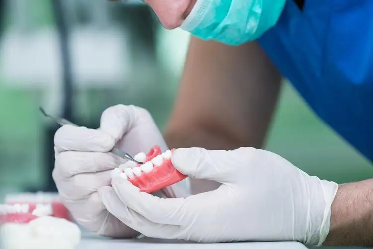 İzmir Karşıyaka Ağız ve Diş Sağlığı Merkezi Diş Doktorları